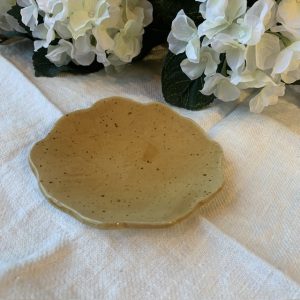 Handkavlad Assiette ”Gul chamotte ” Sundboden Design